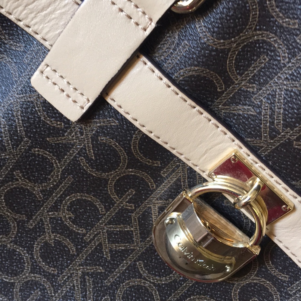 ❤️NWOT Calvin Klein  cross body bag - Picture 7 of 8